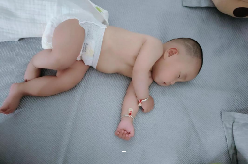 屯昌宝宝夏天要穿袜子吗